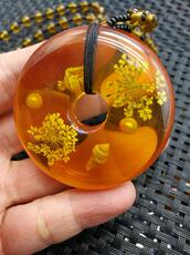 Украшения на шею 农村收购的老古玩老蜜蜡老琥珀带花草叶珀金珀圆环平安扣挂件项链