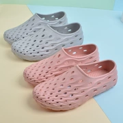 Giày Sandal Nhựa Cho Nữ Mùa Hè Thoáng Khí Rỗng Y Tá Giày Lỗ Trắng Của Mẹ Giày Đi Biển Giày Bốt Đi Mưa dép đi biển