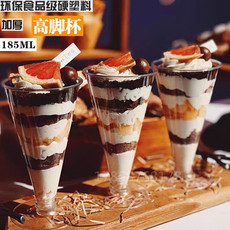 Пластиковый стакан