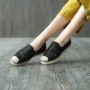 Tai nhỏ sản xuất retro rỗng ren da khâu lót văn học nữ lười biếng giày phụ nữ hoang dã giày thấp giày sục nữ