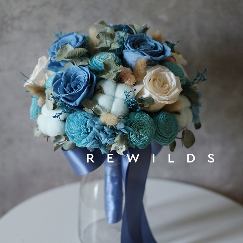 Blue, White & Holding Flowerswathet Morandi senior Haze blue Immortality rose Bouquet hydrangea table decorate bride wedding Hand tied bouquet