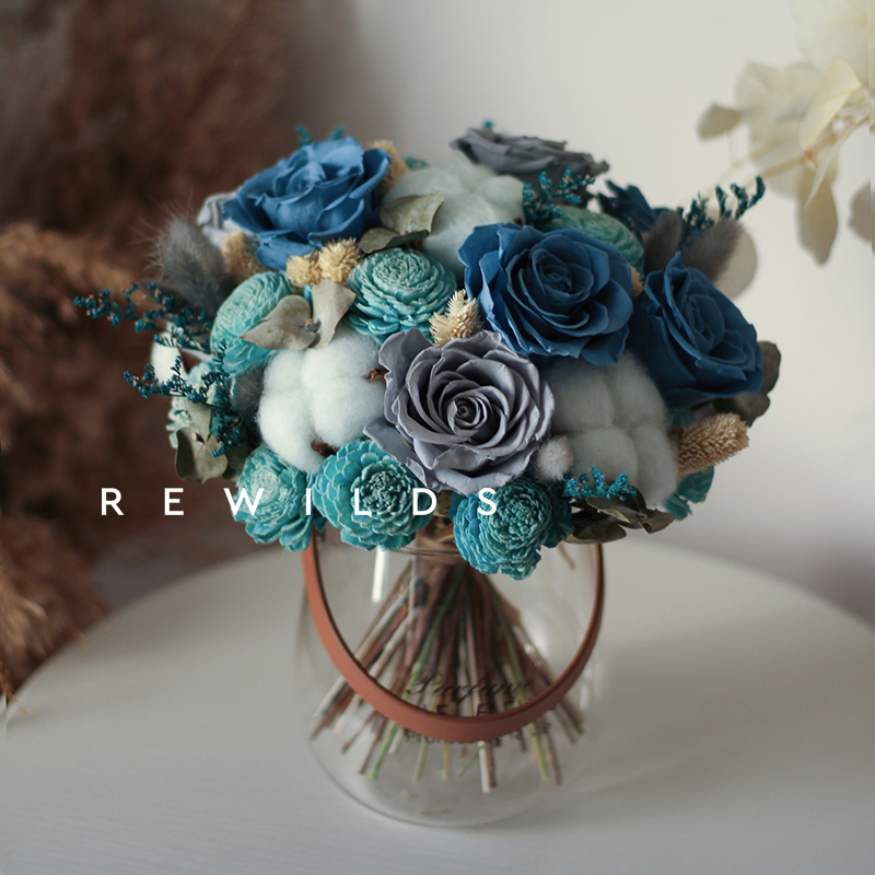 Grey Blue & Bouquet + Vasewathet Morandi senior Haze blue Immortality rose Bouquet hydrangea table decorate bride wedding Hand tied bouquet