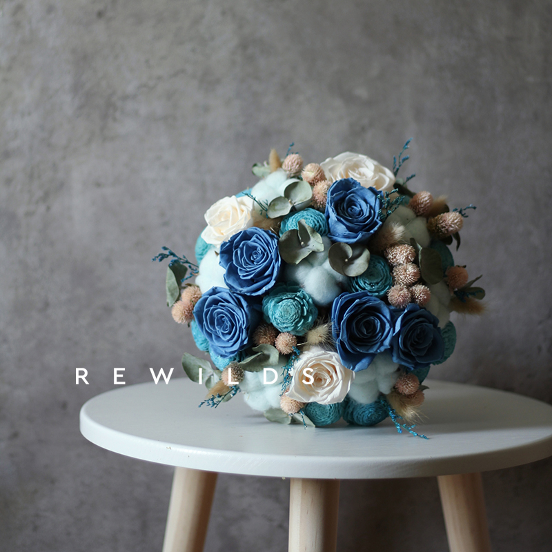 Blue, White & Home Style Bouquetwathet Morandi senior Haze blue Immortality rose Bouquet hydrangea table decorate bride wedding Hand tied bouquet