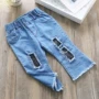 Quần áo trẻ em mùa hè 2018 chàng trai mới và cô gái jeans Hàn Quốc giản dị quần bé lỗ trẻ em jeans quần jean bé gái