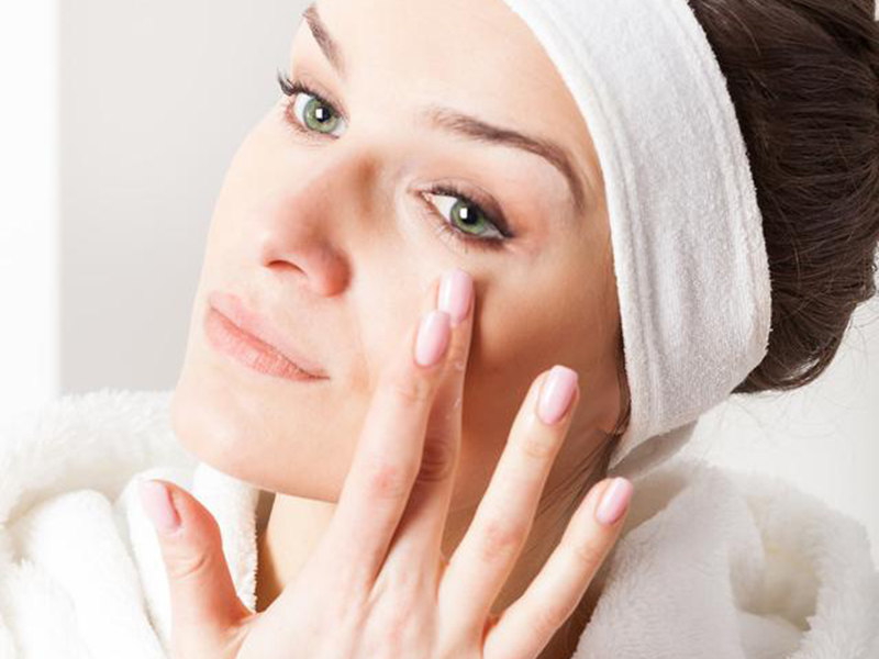 做好眼部护理别让眼镜暴露年龄