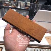 Бронирование－Пенал цвета вишневого дерева.