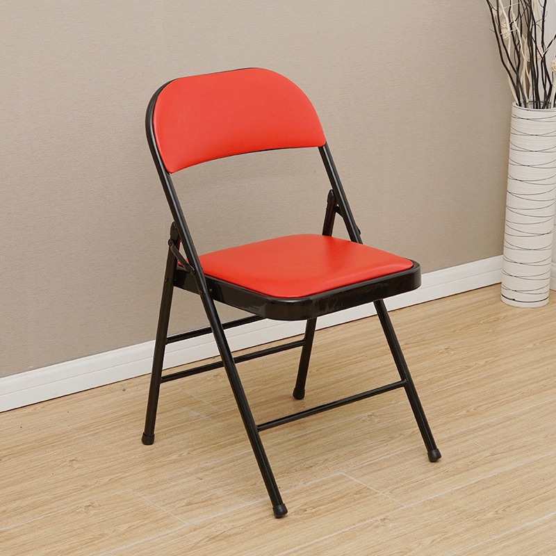 Недорогие складные стулья. J-666 стул складной кожзам черный. Складные офисные стулья. Складные стулья для конференц залов. Офисный раскладной стул.