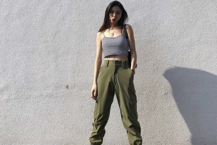 工装裤这样搭女生也可以穿的很酷