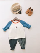 Xuân 2019 quần áo trẻ em chính trị nhà 1-6 tuổi bé rách đơn giản màu sắc cổ tròn áo thun dài tay - Áo thun