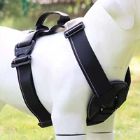 Черный грудный ремень груди не содержит тяги