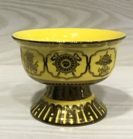 Показанный высокопоставленным мискам тибетская восемь благоприятной благоприятной чаше