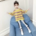 Bộ đồ mùa xuân cho bé gái 2020 phiên bản tiếng Hàn mới của phiên bản tiếng Hàn của cô gái lớn áo len kiểu phương Tây quần áo thể thao quần áo lưới trẻ em màu đỏ - Phù hợp với trẻ em Phù hợp với trẻ em