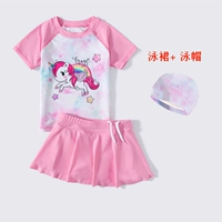 Розовая юбка, плавательная шапочка