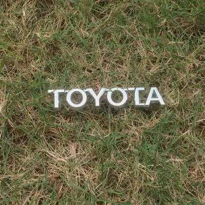 Áp dụng Toyota Jiamei 2.4 LOGO LOGO Định hướng trước Khay trước Mid -Network Label Camry Toyota Back và Tail English Logo dán nóc xe ô tô dán nội thất ô tô 