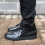 Air Jordan 1 Mid SE AJ1 bằng da màu đen trong giày bóng rổ BQ6472-002 - Giày bóng rổ shop giày bóng rổ hà nội
