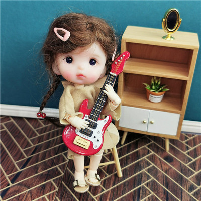 taobao agent Guitar, small doll house, red black musical instruments, scale 1:12