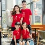 Hơn trái tim 2019 cha mẹ-con mặc áo thun cotton ngắn tay mùa hè một gia đình có ba bà mẹ và trẻ em ở nhà mẫu giáo phục vụ - Trang phục dành cho cha mẹ và con áo cặp gia đình