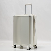 Свежая молоко белая модель молнии