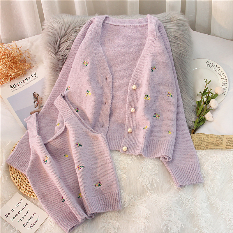 Violetspring 2021 new pattern temperament sweater knitting Cardigan Embroidery suit female Foreign style Age reduction camisole Two piece set have cash less than that is registered in the accounts