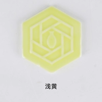 Светло-желтый