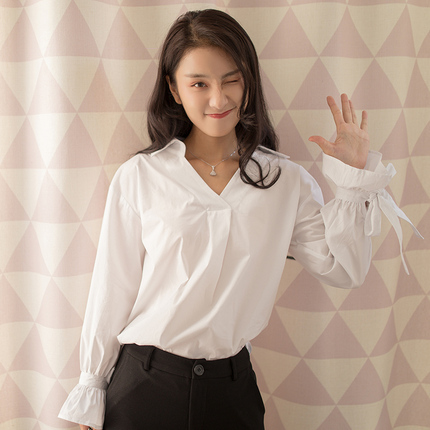 韩范漏锁骨白衬衫女长袖2018春装新款v领百搭喇叭袖chic早秋上衣可领