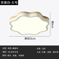 Белый большой цветет сливы теплый свет