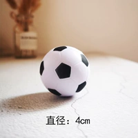 Маленький 4 -см футбол