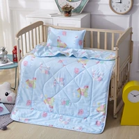 Солнечная голубая маленькая свинья дом