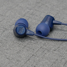 Обычная проводная гарнитура