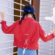 Đỏ đen xanh vàng trắng hồng denim jacket nữ 2018 mùa thu mới Hàn Quốc ngắn pocket lại dây đeo áo sơ mi