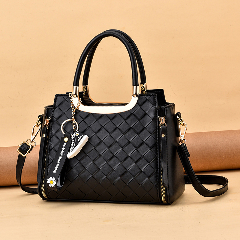 BlackFemale bag new pattern tide Fashionable and versatile Big bag To Mom Bag middle age portable Messenger Simplicity 2021 mother-in-law atmosphere
