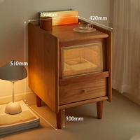 Вишневый дерево с лампой