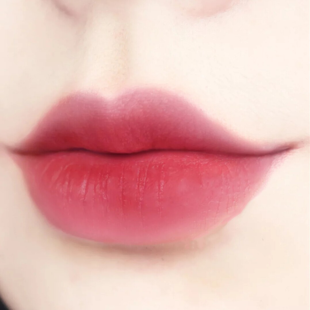 少女口红甜美动人粉樱桃色