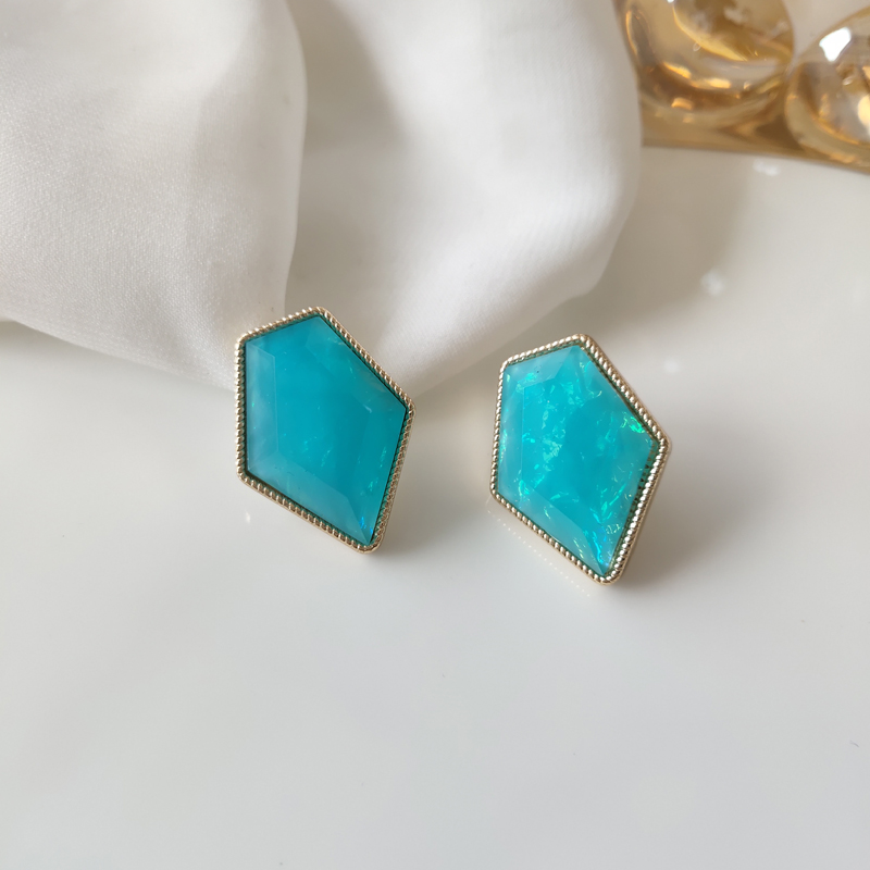 Light GreySpecial Offer feedback temperament Spring and summer new pattern love Pearl Earrings Sweet Versatile Earrings Collection girl Ear Studs Ear clip
