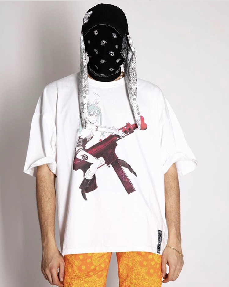 White 3 / White & 3JunInagawa jointly FormyTee quadratic element Pistol butterfly Submachine gun Short sleeve Japan limit