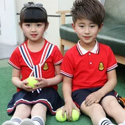 Quần áo mẫu giáo mới tùy chỉnh quần áo bé trai và bé gái trang phục trẻ em mùa hè đồng phục tiểu học tay áo đỏ
