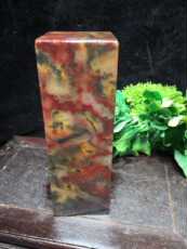 Ювелирные изделия и полуфабрикаты 桂林鸡血玉花红印章，4.3×4.3×13cm