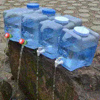 Bình nước nhựa tự lái ngoài trời thùng tinh khiết nhà lưu trữ nước cầm tay có vòi - Thiết bị nước / Bình chứa nước can nhua 5 lit