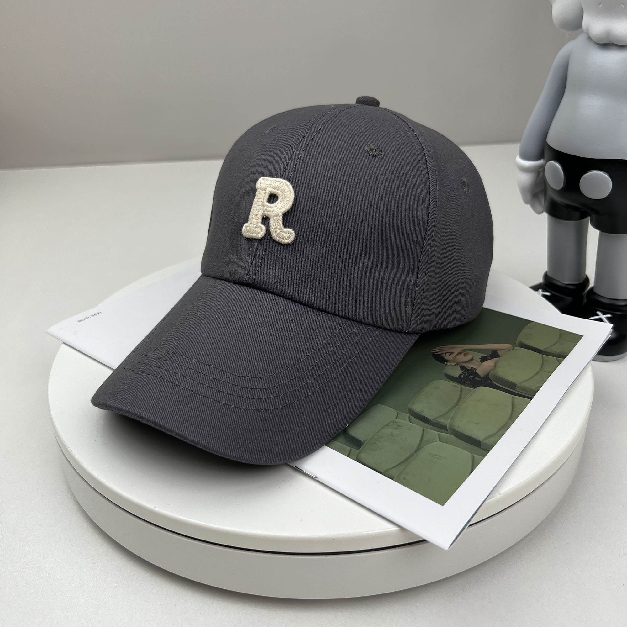 R mark dark gray