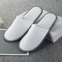 Серый, матовый, толщиной 4 мм.