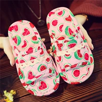 Порошок арбуз в дне детской ткани