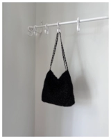 Предпродажа лука чёрного среднего размера.