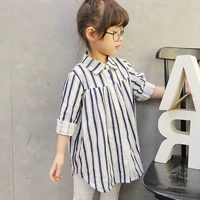 Trẻ em của mặc 2018 mùa thu mới cô gái Hàn Quốc hoang dã sọc áo trẻ em Loose dài áo sơ mi giản dị hàng đầu áo sơ mi trẻ em 10 tuổi