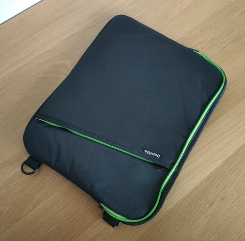 Экспорт -Специальное предложение ~ 13,3 -INCH COMPUTER JUCH BAG BACK Черная универсальная версия ~ 绒 里 Anty -Scratch