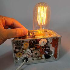 Камеры 怀旧古董老物海鸥4b机械胶片双反120相机钨丝机械朋克台灯装饰灯