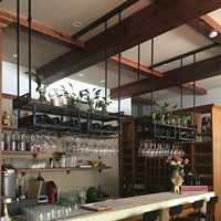 Деловой батончик водяной бар подвеса винная стойка винная стеклянная стойка винодельного шкафа в европейском стиле.