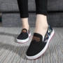 Mùa xuân và mùa hè cũ Bắc Kinh giày vải phẳng với đáy mềm giày sinh viên giày của phụ nữ lái xe giày giày thấp thường một chân giày của phụ nữ giày cổ cao nữ