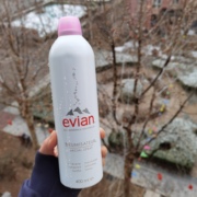 Nước khoáng thiên nhiên Evian Evian của Pháp nước xịt khoáng dưỡng ẩm trang điểm dạng xịt lớn 400ml xịt khoá nền 3ce