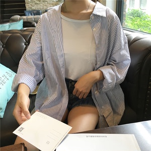2018 mới áo sơ mi nhỏ lỏng đại học gió hoang dã mùa xuân chic áo sơ mi Hồng Kông hương vị sọc dài tay Hàn Quốc áo sơ mi nữ