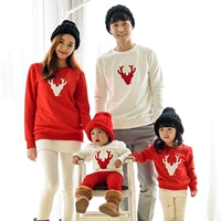 Cha mẹ và con mùa đông 2019 màu đỏ một gia đình ba bốn năm mới Trung Quốc mẫu giáo rung động cộng với áo len đỏ nhung thời trang gia đình